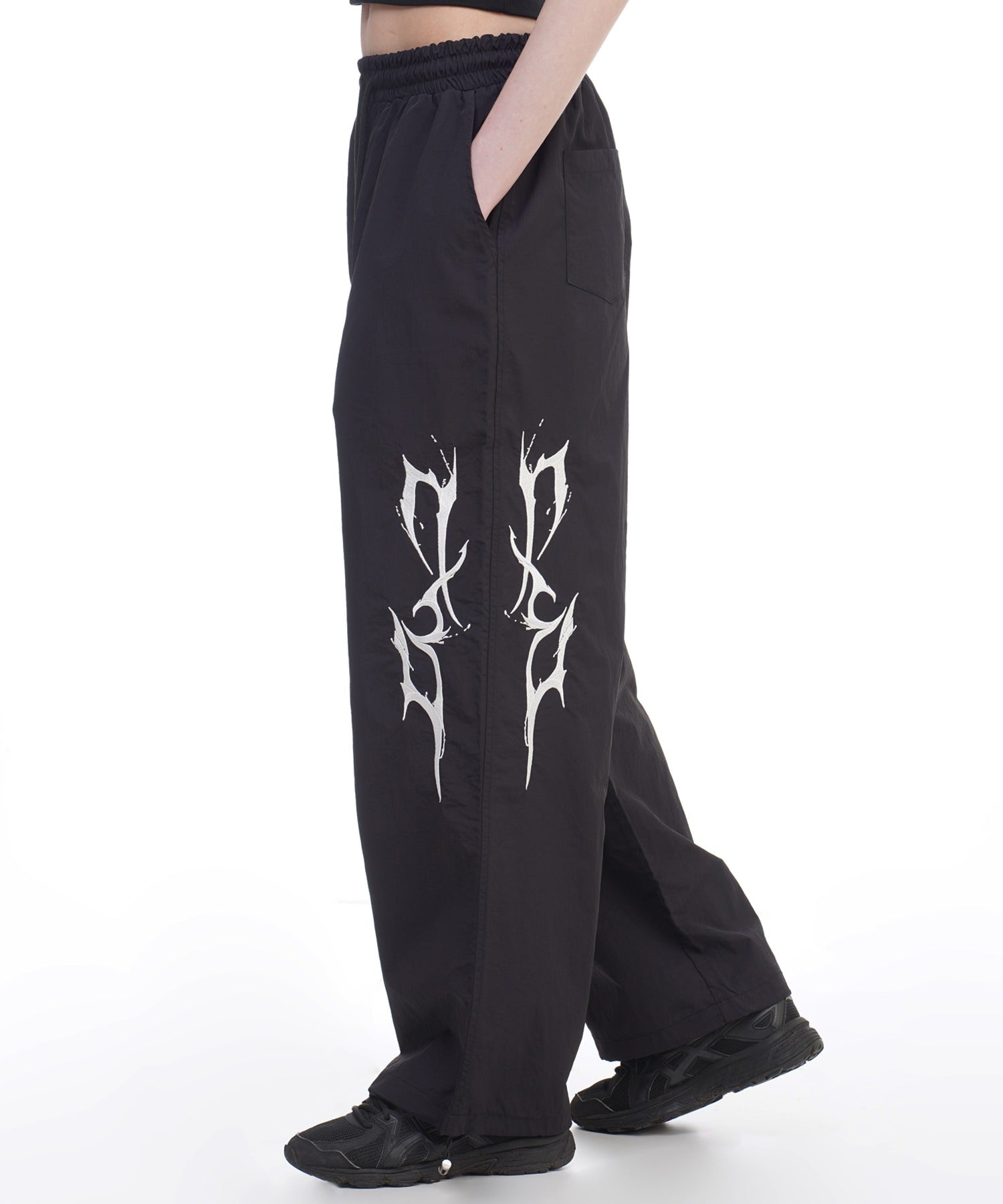 dxoh-fw-24-thunder-embroidered-logo-string-nylon-pants-black