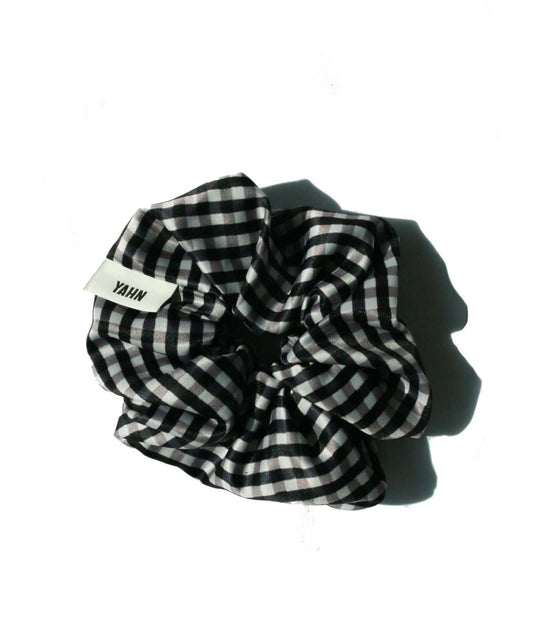 yahn-sisi-seasonless-gingham-oversized-scrunchie-black