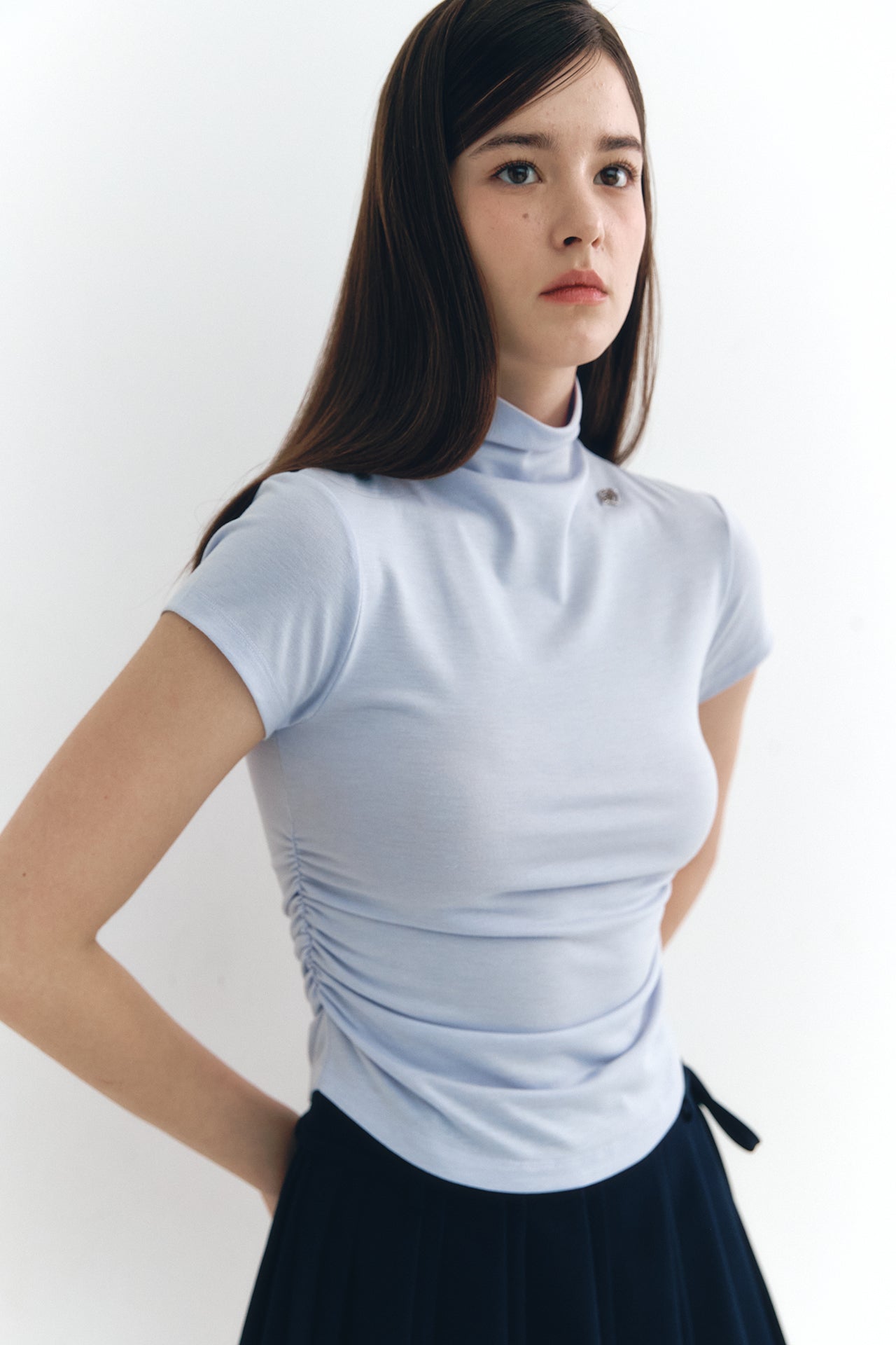 moilly-ss-25-half-neck-logo-shirring-top-lavender