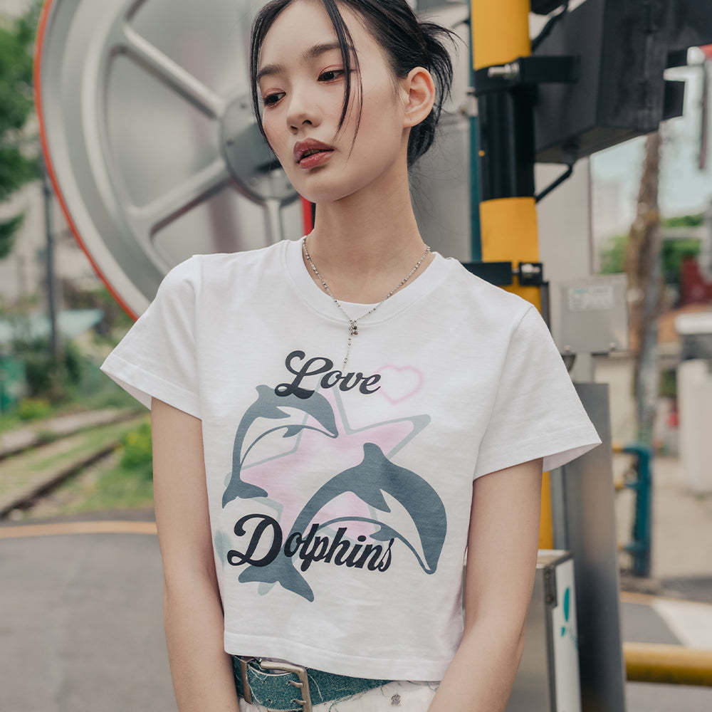 high-school-disco-ss-24-lovely-dolphin-graphic-crop-tshirt-white