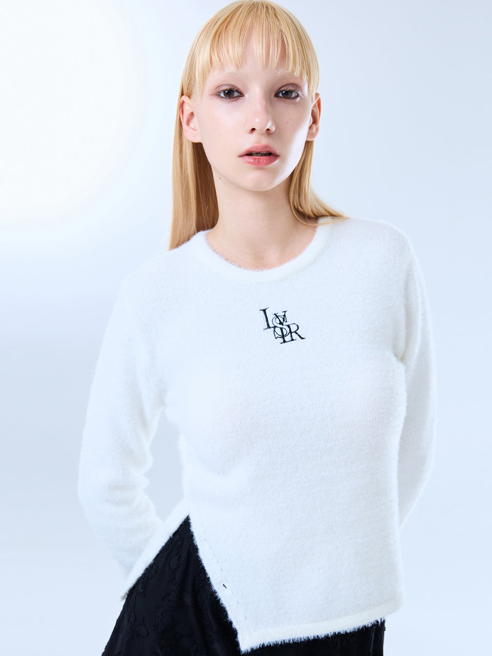 luv-is-true-fw-24-lvtr-knit(white)