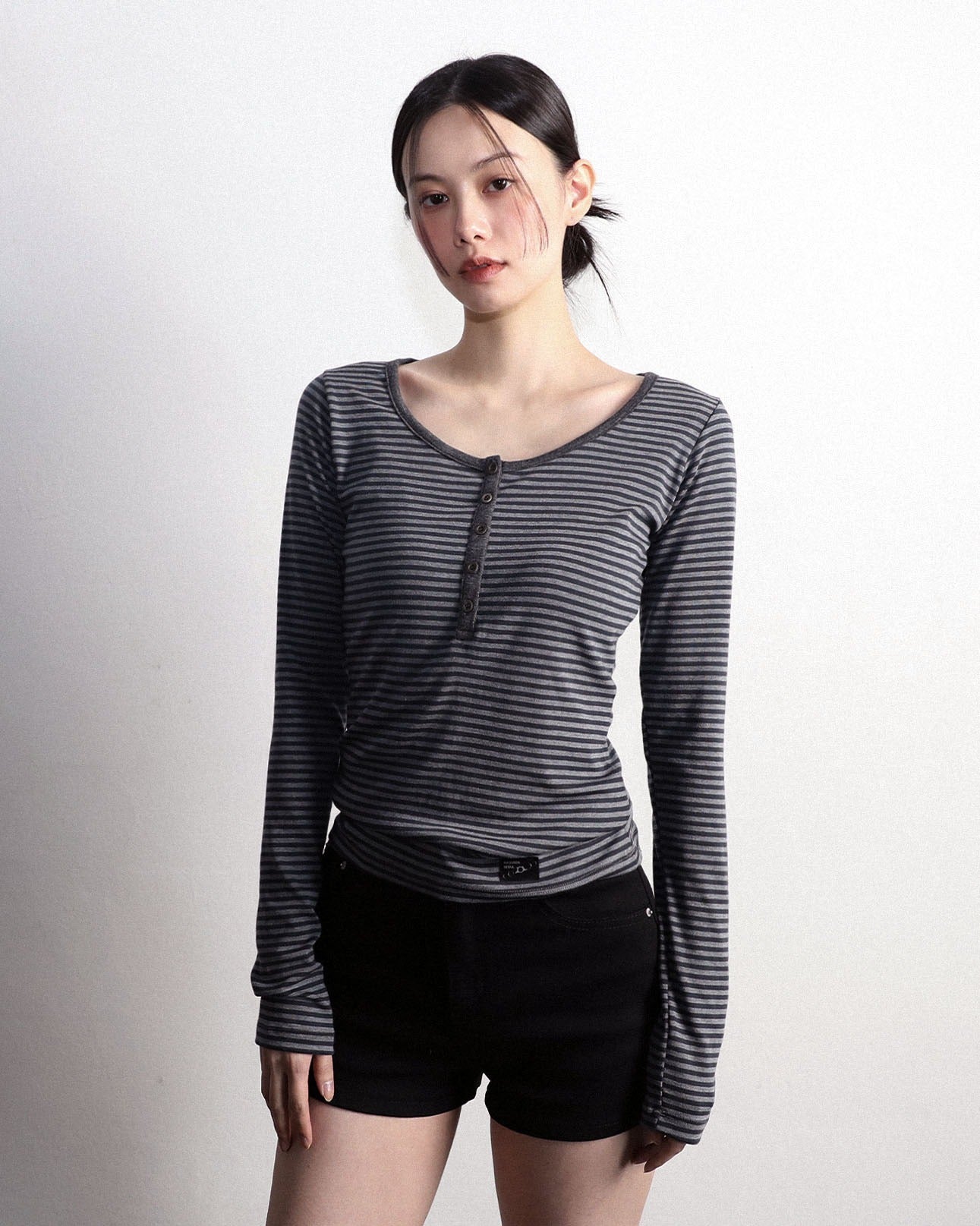 magoren-seoul-ss-25-henley-neck-long-sleeve-stripe-charcoal