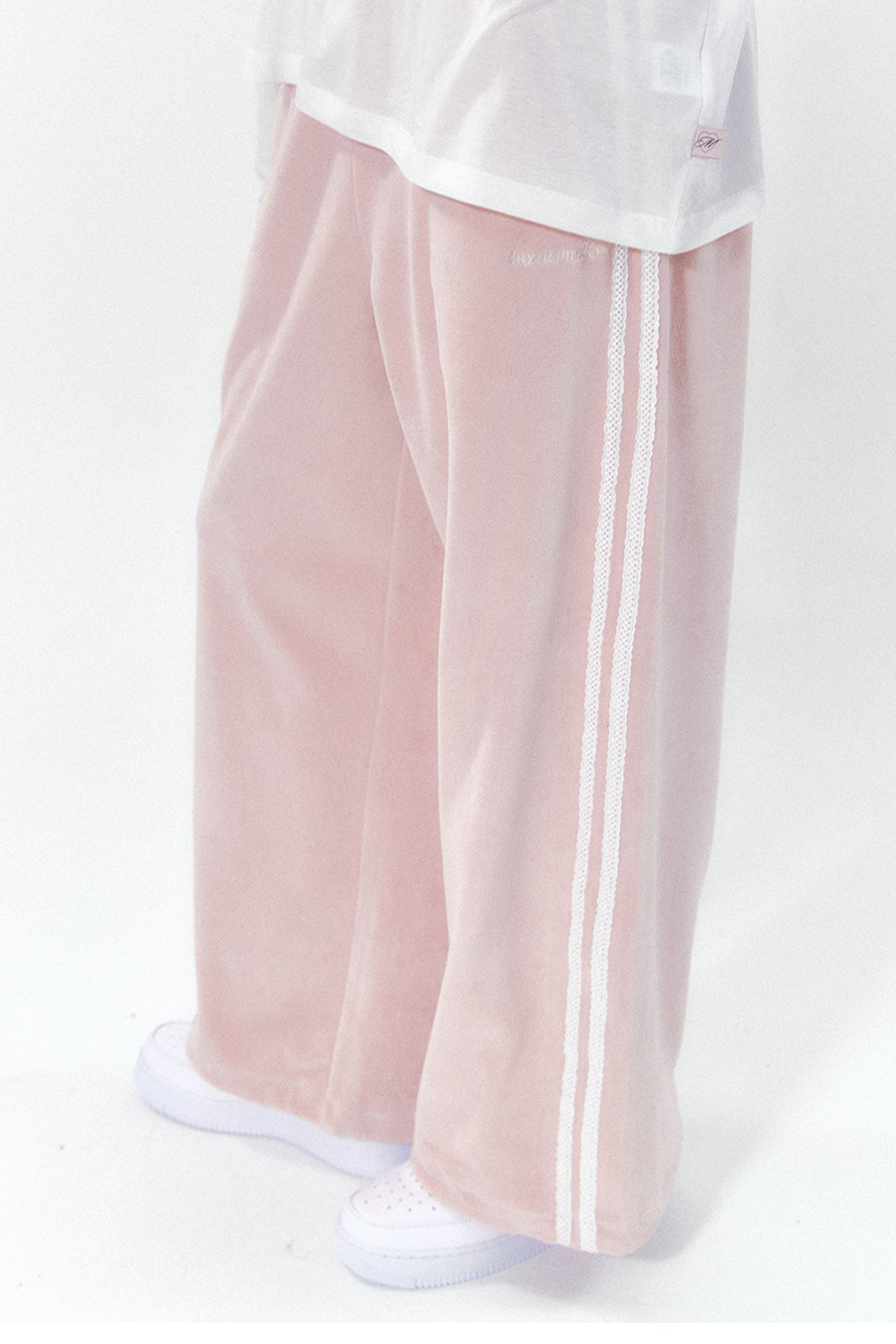 moilly-fw-24-(worn-by-ive-leeseo)-velvet-lace-track-pants-pink