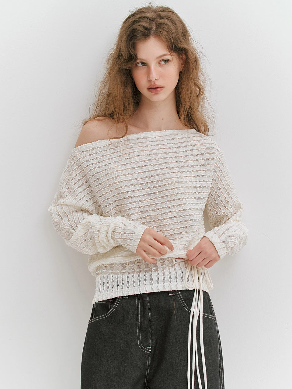 meenderi-ss-25-wave-jacquard-offshoulder-top