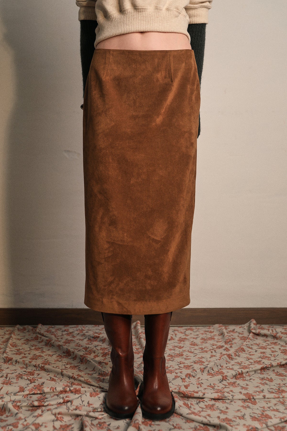 nana-crew-fw-24-suede-pencil-skirt-camel