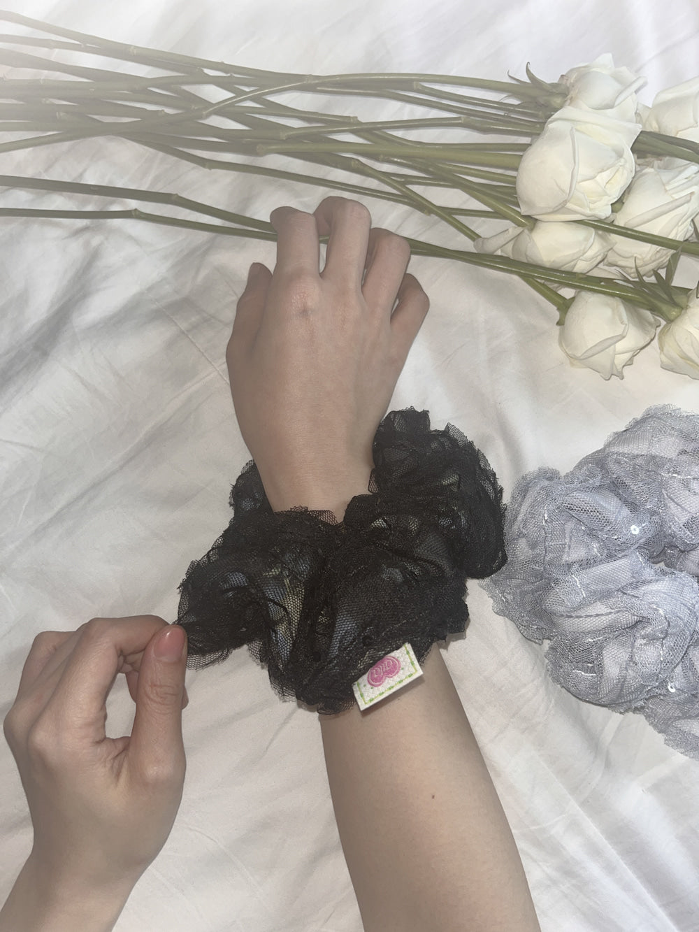 atta-seasonless-scrunchie-(black)