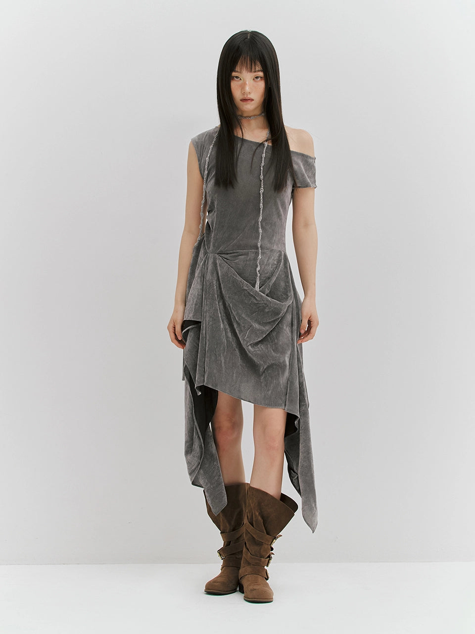 meenderi-ss-25-unbalance-sheer-velvet-dress-grey