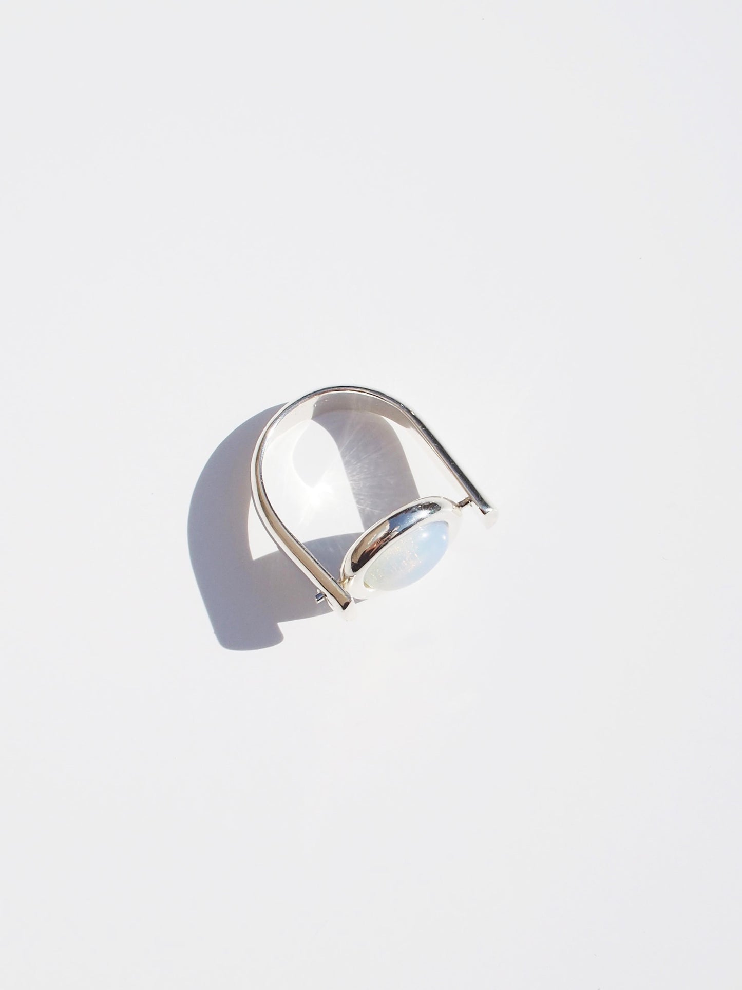 inodore-seasonless-24-kinetic-ring-_-white-opal