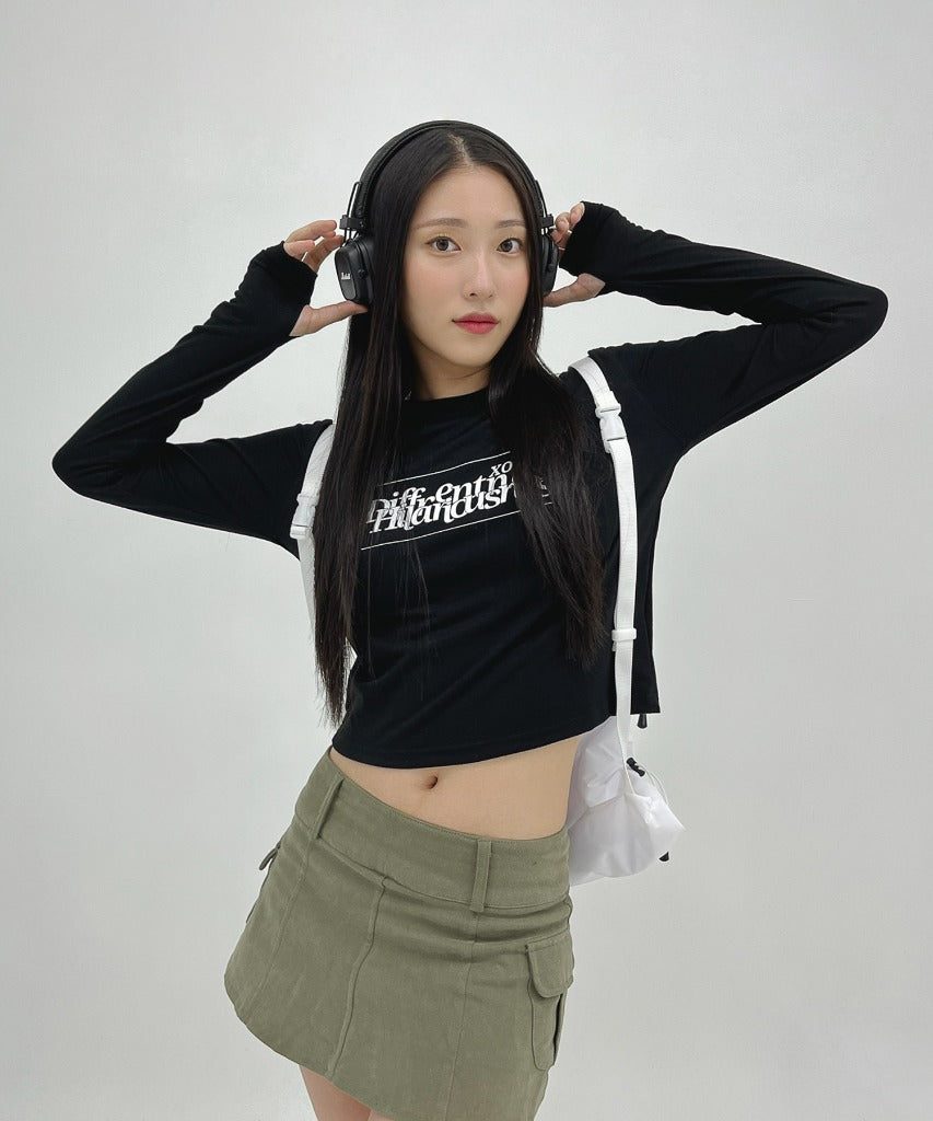 dxoh-seasonless-stack-slogan-logo-warmer-crop-tee-black