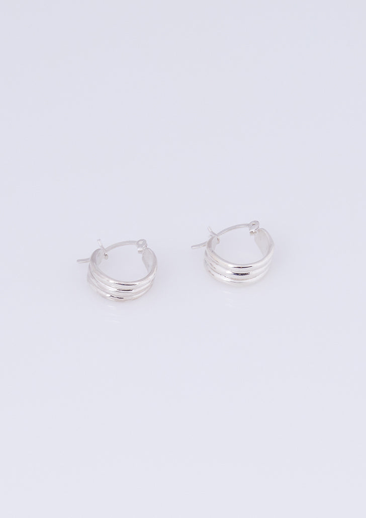 fillow-seasonless-23-unbalance-frill-earring