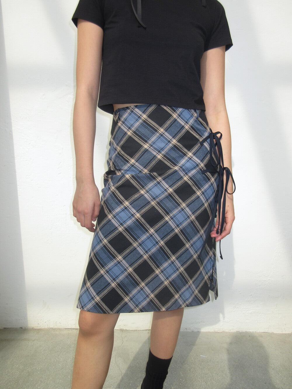 dimanche-ss-24-check-ribbon-long-skirt-blue